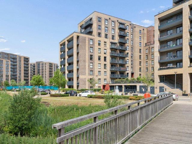 Thurlows Court, Hertfordshire WD18 1 bed flat to rent £1,600 pcm £369 pw