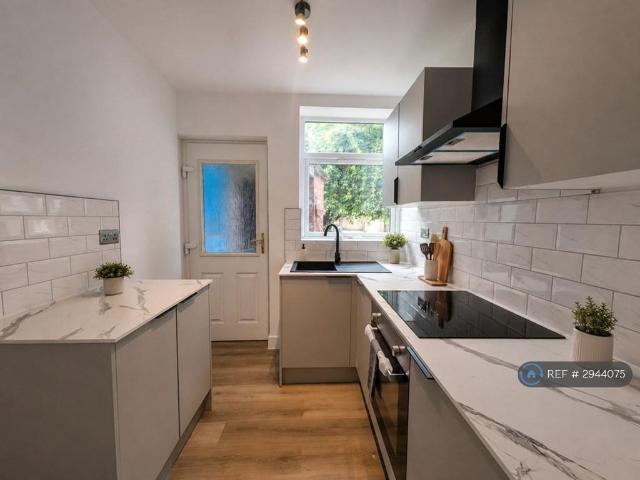 Thurlington Road, Leicester, LE3 3 bed semi detached house to rent £1,190 pcm £275 pw