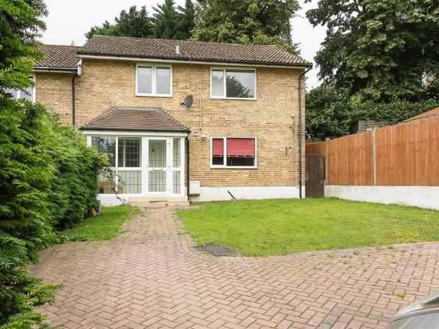 Thursley Gardens, Wimbledon, SW19 4 bed semi detached house to rent £3,900 pcm £900 pw