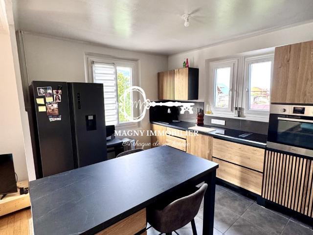 THYEZ – T4 rénové au dernier étage avec balcon, jardin, gra 74m² Thyez