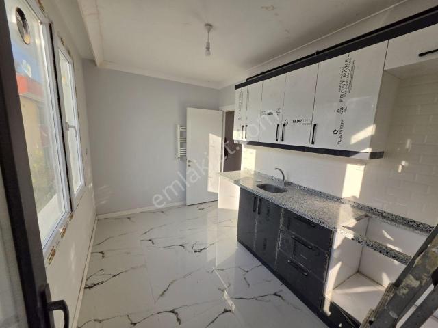 Timur Emlaktan Metrobüse 2 Dk.bağımsız Girişli 3+2 Dubleks Daire