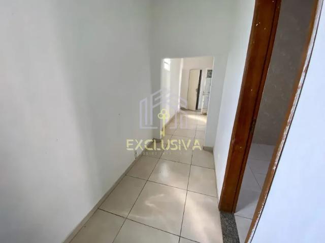 Ótima Casa Linear 3 quartos de Fundos – Vazia – Bancários