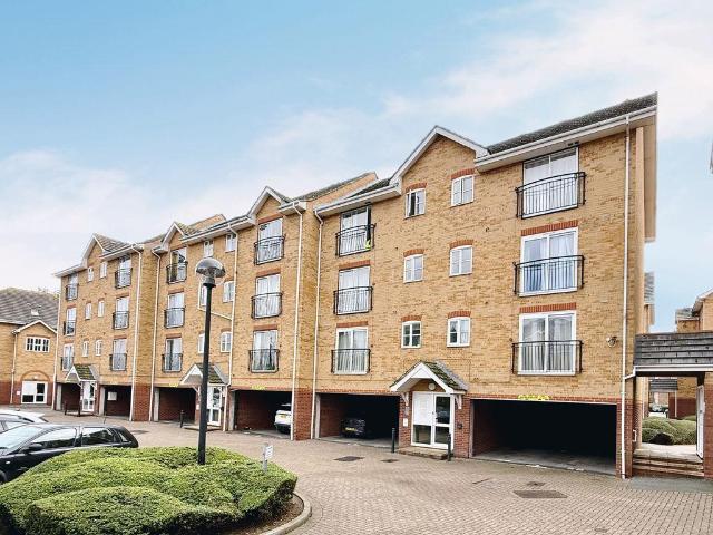 Timber Court, Columbia Wharf Road, Grays 2 bed apartment to rent £1,400 pcm £323 pw