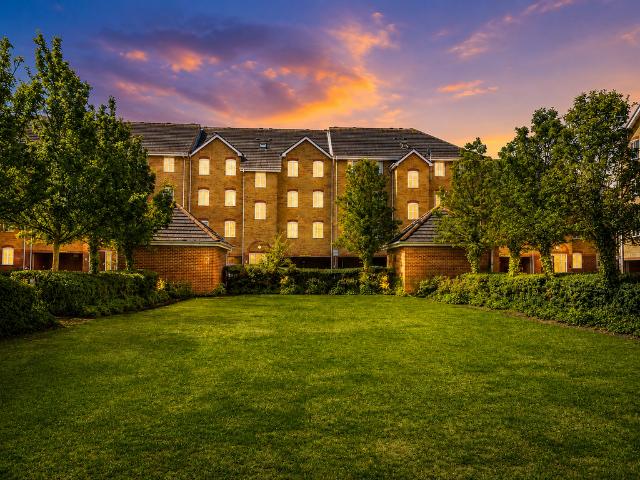 Timber Court, Grays, RM17 2 bed flat to rent £1,350 pcm £312 pw