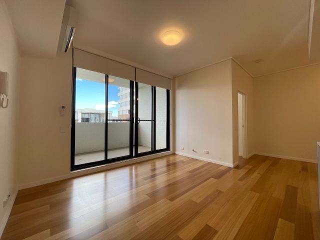 Timber Flooring Bright Two 2 Bedroom + Two 2 Bathroom + Study Washington Park Apartment Riverwood