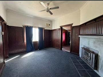 TIMBER HOME CLOSE TO CBD