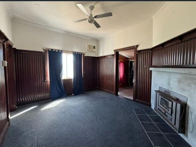 TIMBER HOME CLOSE TO CBD
