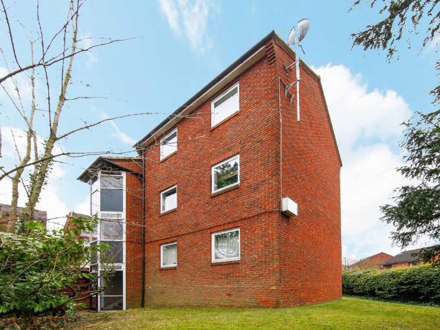Timberling Gardens, Sanderstead CR2, 1 bed flat to rent, £1,150 pcm | PrimeLocation