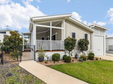 Time to start living the easy life in Lake Conjola