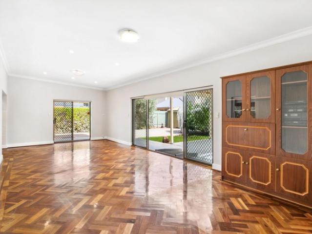 Timeless 5 bedroom Bungalow with plenty of parking space and garage