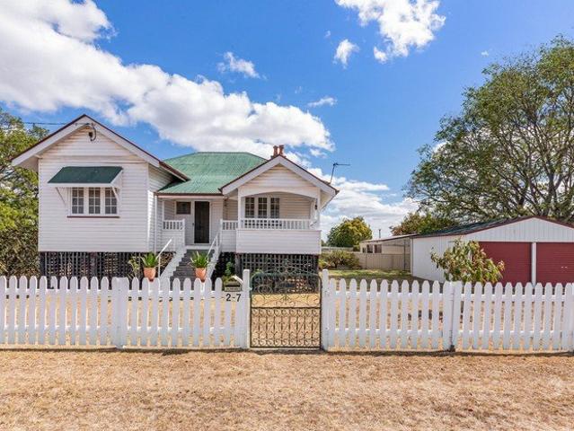 TIMELESS 1920S CHARM ON A GENEROUS HILLTOP CORNER STRETTON AWAITS ITS NEXT CHAPTER