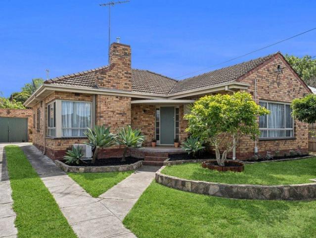 Timeless 1950s Charm in Newtown
