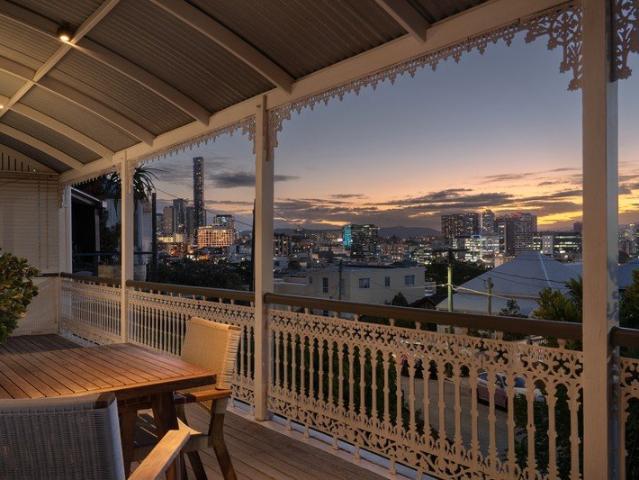 Timeless Teneriffe Hill Character with Spectacular Skyline Views
