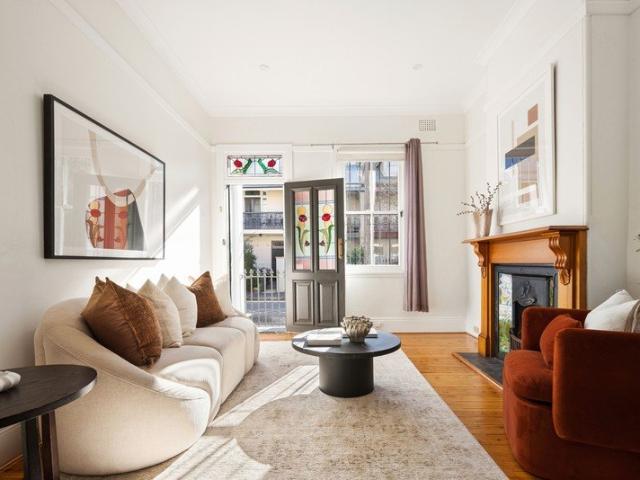 Timeless terrace charm in the village heart