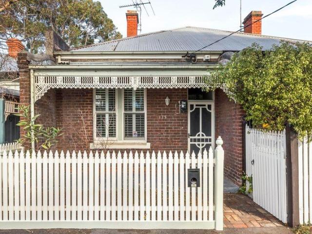 Timeless terrace charm with light & lifestyle appeal