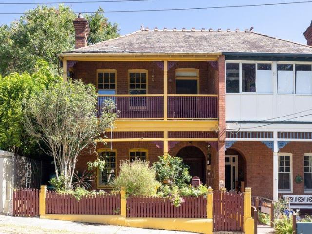 Timeless terrace home opposite Elkington Park