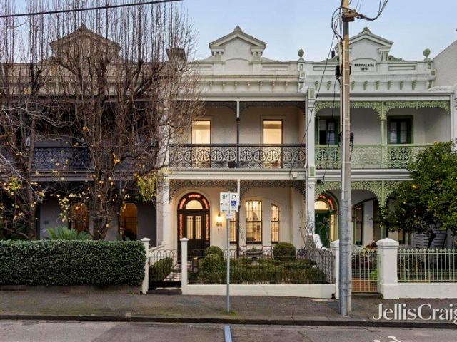 Timeless terrace in an exclusive enclave