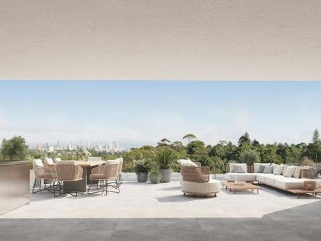 Timeless Three Bedroom Residence Above Cooper Park