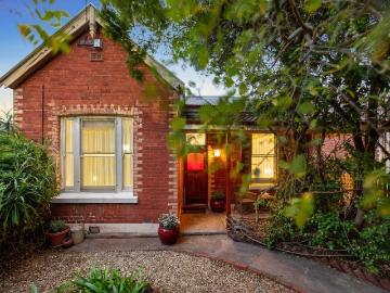 Timeless Victorian Appeal on the City Fringe