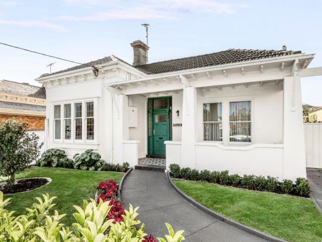 Timeless Victorian Beauty on a Grand Elwood Allotment