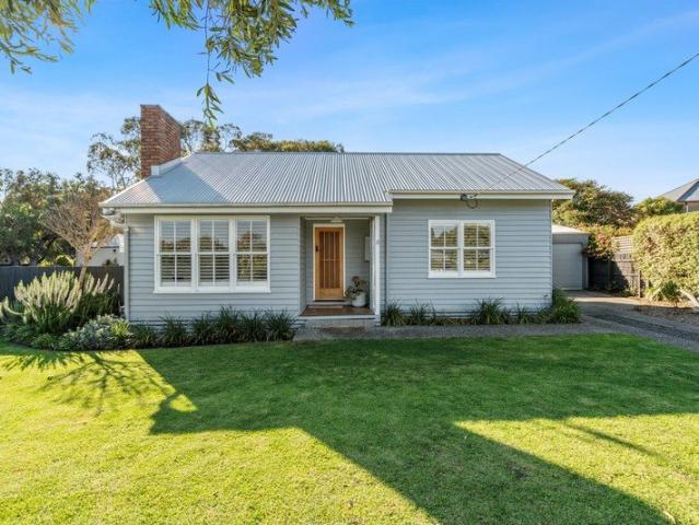 Timeless Weatherboard Charm with Thoughtful Modern Living