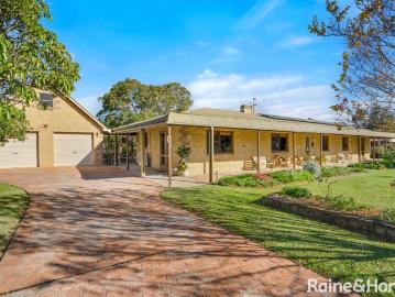 Timeless Acreage Living in One of Bomaderry's Most Sought After Cul de Sacs