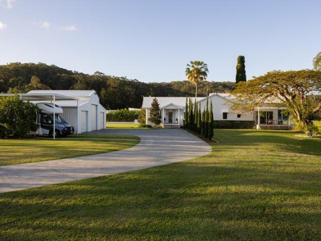 Timeless Acreage Tranquillity and Charm on Tallebudgera Creek