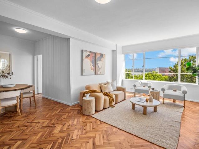 Timeless Aaron Bolot Design with Harbour and Bridge Views