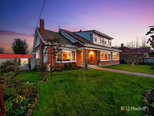 TIMELESS APPEAL, EXCEPTIONAL LOCATION!
