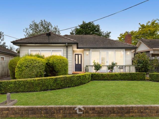 Timeless Appeal on an Expansive Allotment