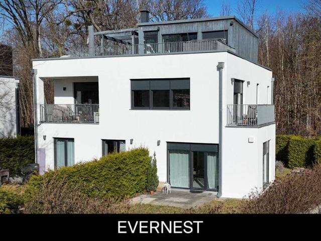 Timeless architecture in Nauener Vorstadt modern three family home near Jungfernsee
