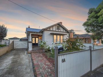 Timeless Art Deco Californian Bungalow Just Minutes from the CBD