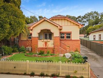 Timeless Art Deco Character in Prestigious Quarry Hill