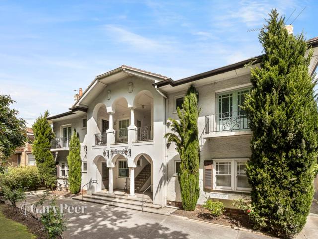 Timeless Art Deco Charm with House Like Space & Modern Comfort