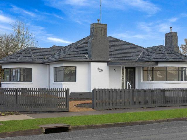 Timeless Art Deco Charm Beautifully Renovated Corner Residence