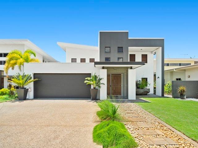 Timeless Bayview Waterfront Residence Over 552m² of Spacious, Low Maintenance Luxury