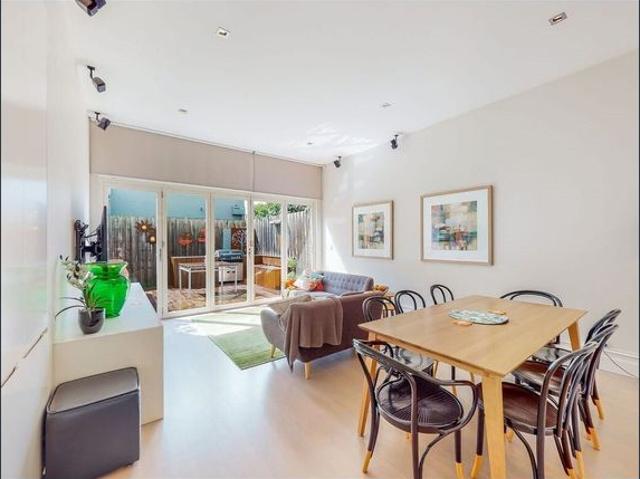 Timeless Bayside Living!
