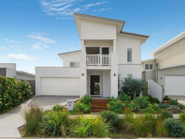 Timeless beachside sanctuary just 700m to the surf