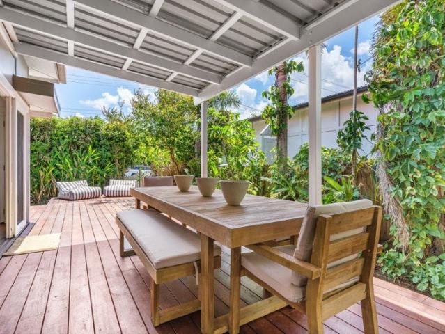 Timeless Byron Character in an Unbeatable Location