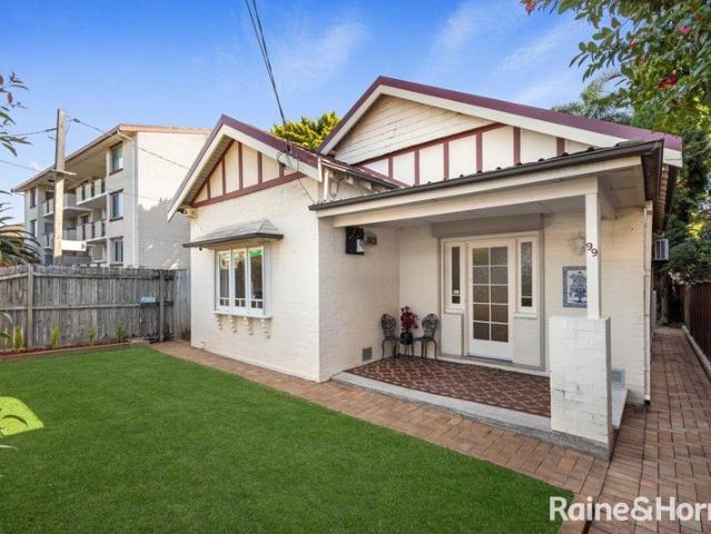 Timeless Californian Bungalow in a Convenient Earlwood Setting