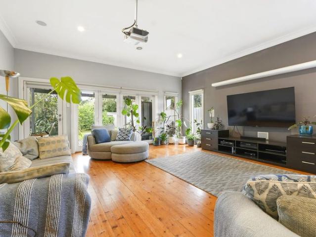 Timeless Californian Charm with Modern Family Living