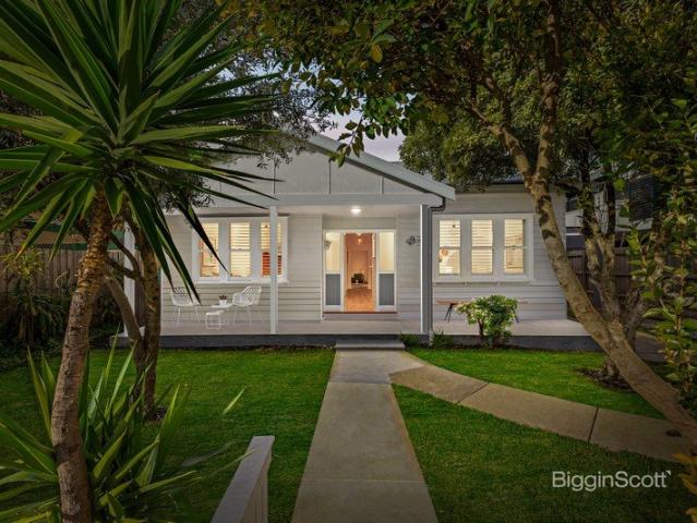TIMELESS CALIFORNIAN CHARM WITH CONTEMPORARY FAMILY LIVING