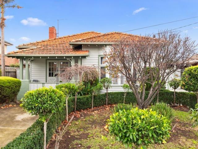 Timeless Californian Charm with Exceptional Garaging & Family Appeal