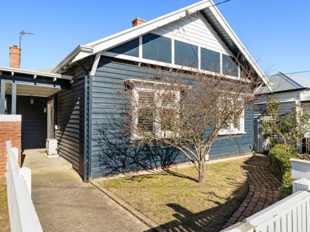 Timeless Californian Charm in the Heart of Newington