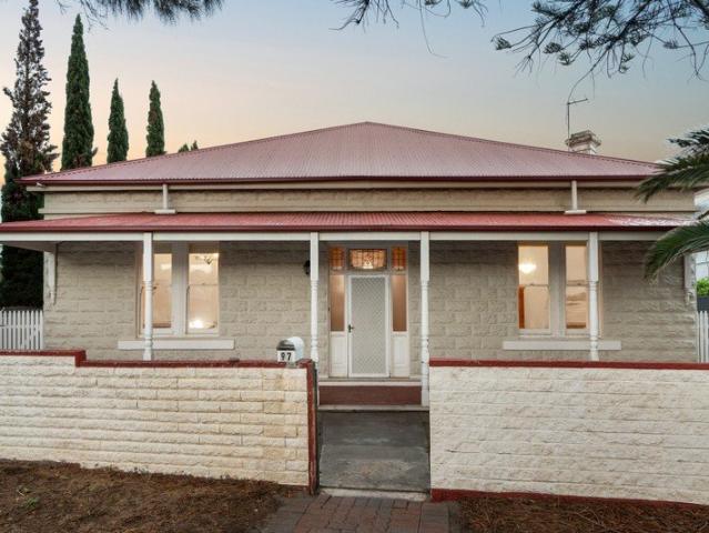 Timeless Character, Coastal Charm & an Enviable Beachside Lifestyle