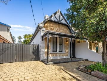 Timeless Character and Coastal Charm on a Premier Largs Bay Address