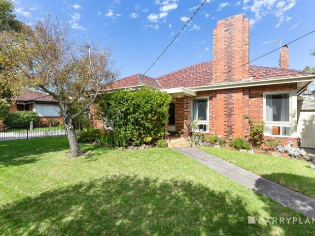 Timeless Character and Family Appeal in a Premium Beachside Setting