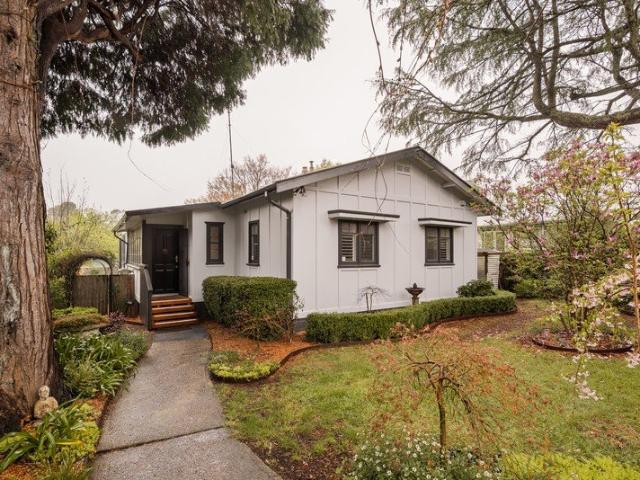 Timeless Character, Fully Renovated & Garden Surrounded