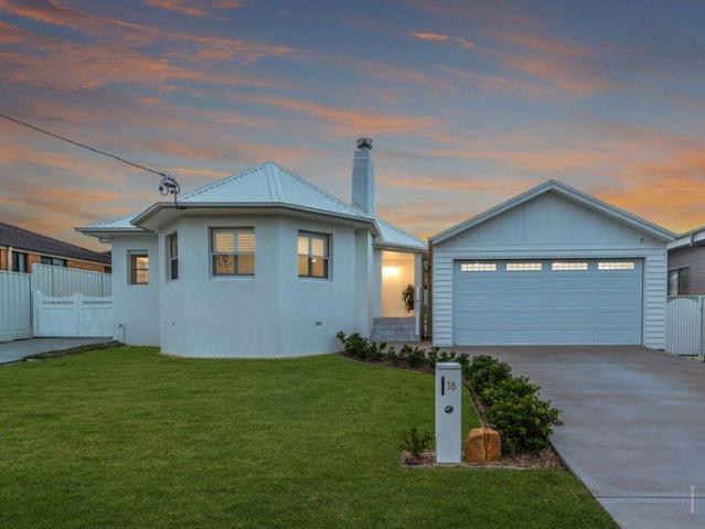 Timeless Character, Hampton Inspired Elegance & Endless Possibilities on 810m²