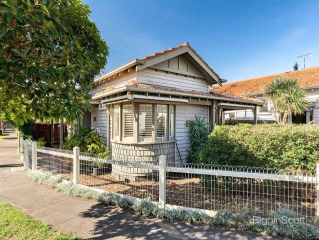 TIMELESS CHARACTER IN A QUIET, CENTRAL RICHMOND POCKET